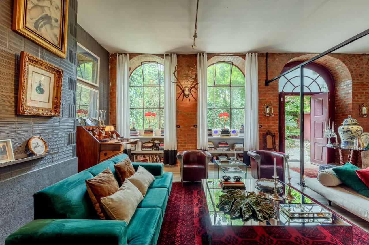Deluxe Queen Studio
