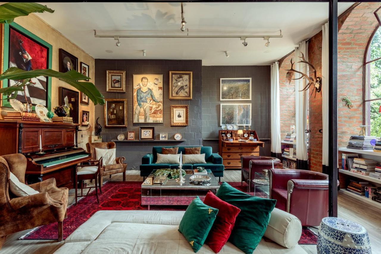Deluxe Queen Studio