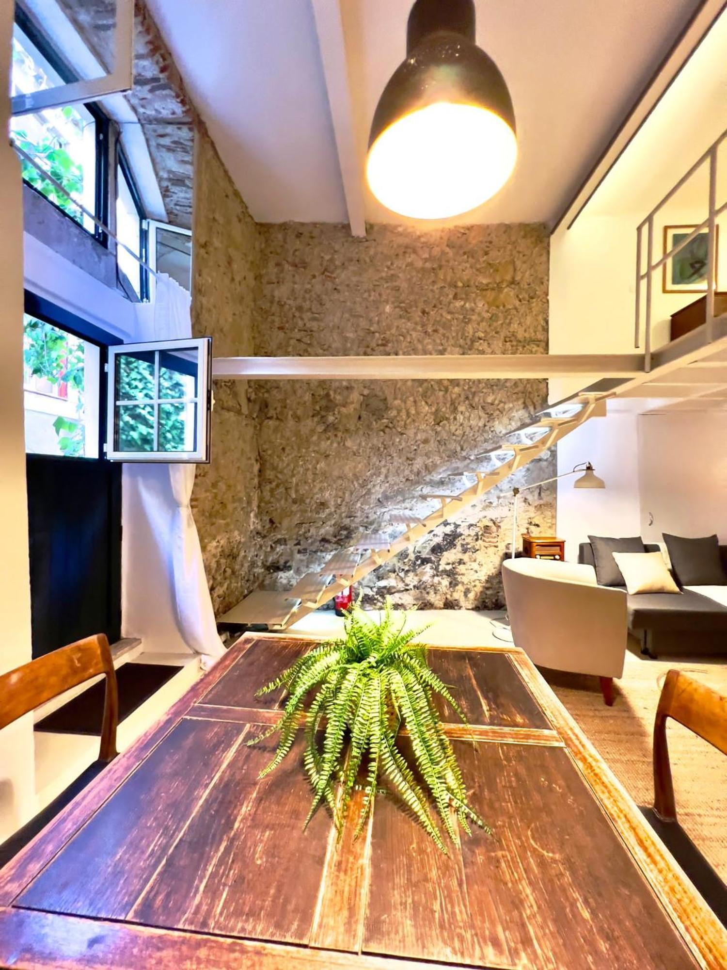 Loft Trav do Raposo 1